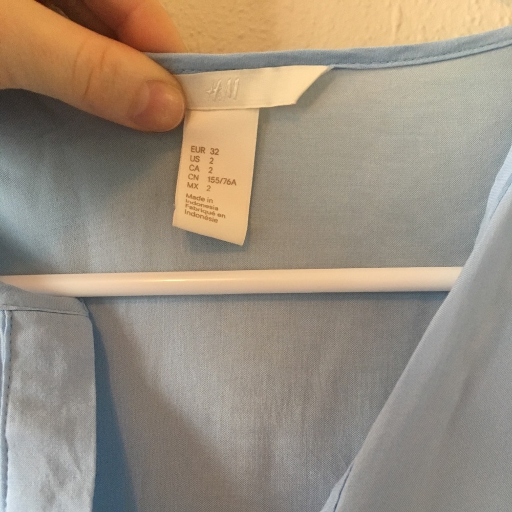 ✨3 for 15✨ H&M button-down shirt dress - Picture 5 of 7